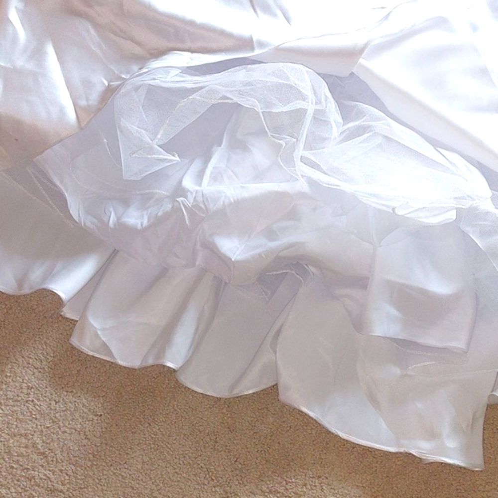 White 1950s Style Satin A-Line Tea Length Wedding Dress and Bow Veil Sz 6 - Picture 11 of 17